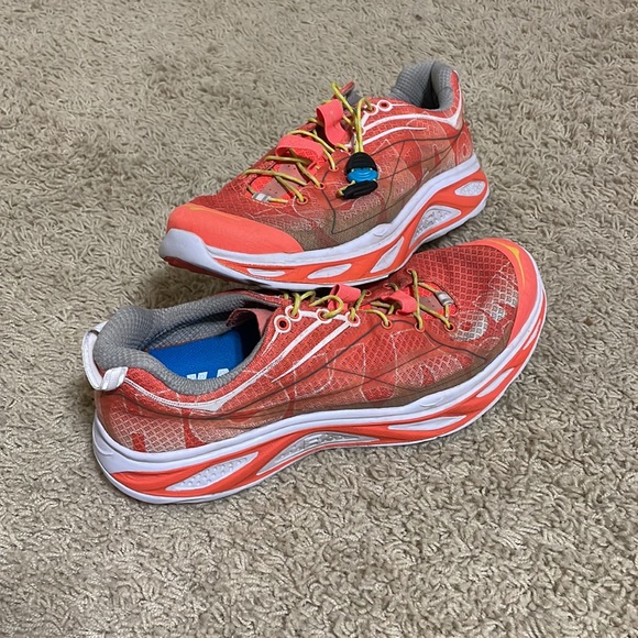 HOKA ONE ONE RUNNING SHOE PINKISH ORANGE WOMENS MENS - Picture 1 of 6